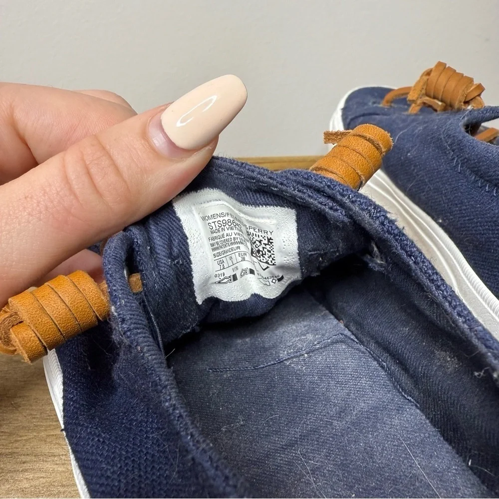 Sperry women’s Navy Canvas Boat Shoes